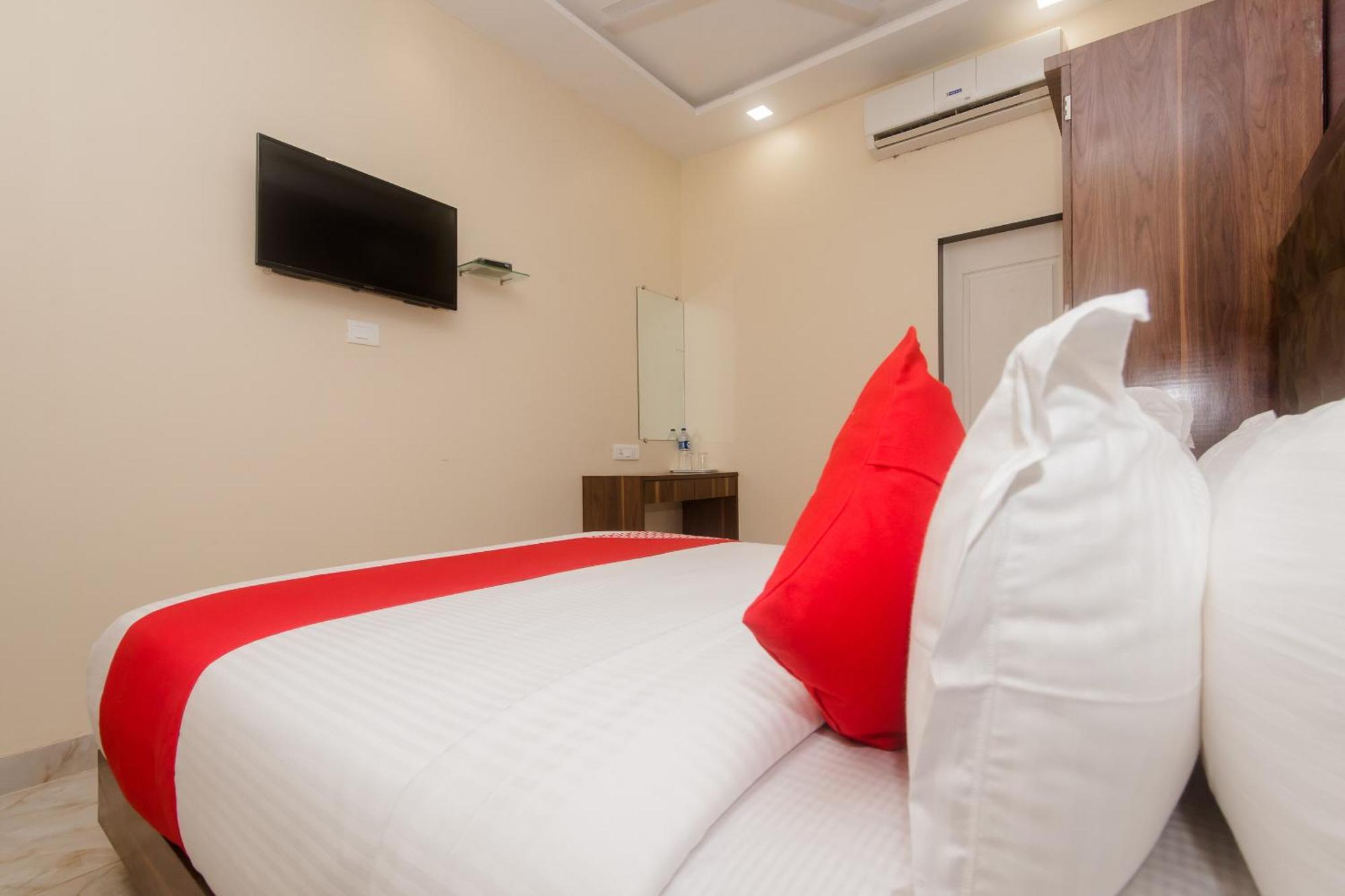 Hotel O Greenforest Near Airport Road Metro Station Bombay Exterior foto